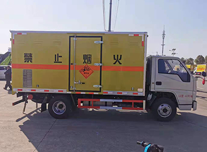 龙川爆破器材运输车技术升级与安全合规新趋势